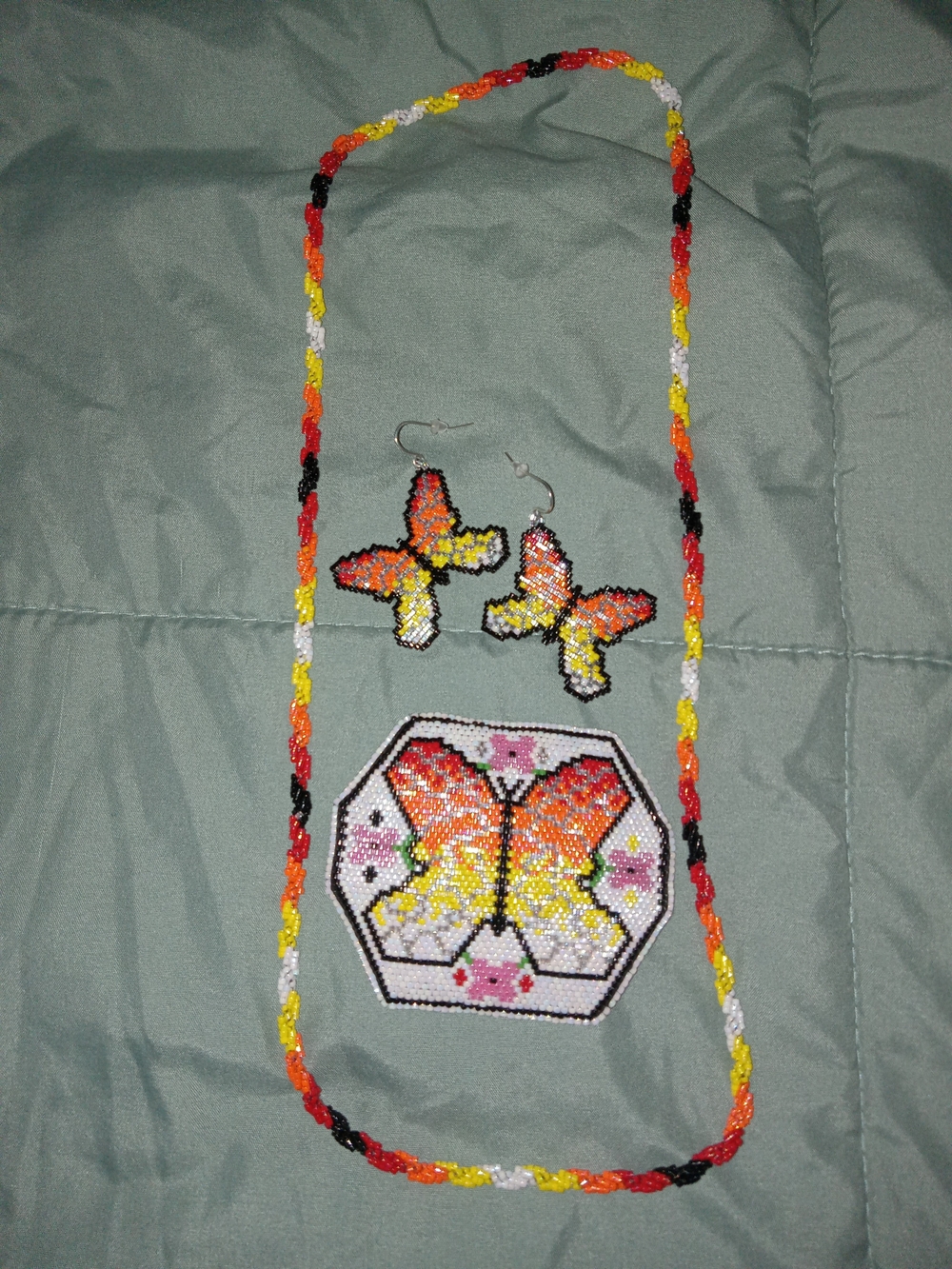 Beaded Butterfly Necklace and Earrings Set - Multicolor